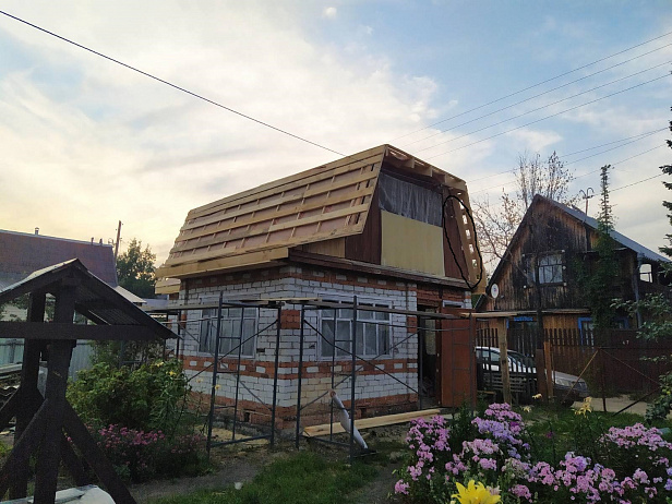 Демонтаж шиферной кровли и установка металлочерепицы