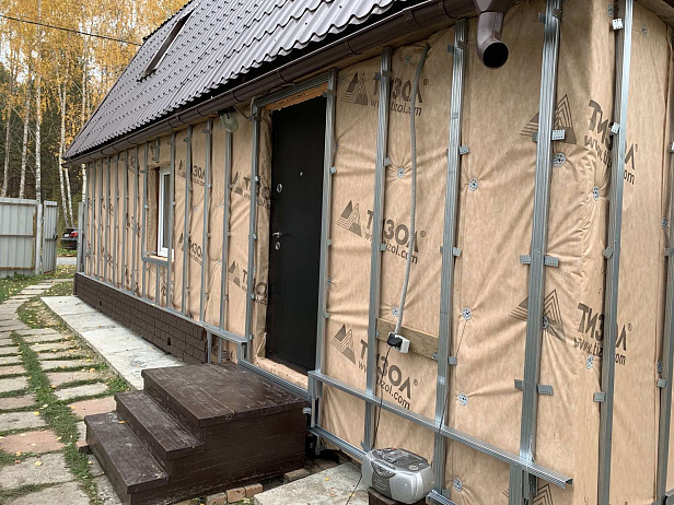 Утепление и облицовка фасада, монтаж водостоков