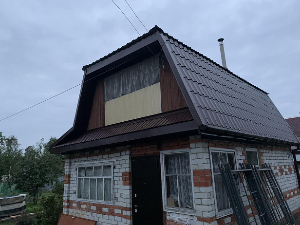 Демонтаж шиферной кровли и установка металлочерепицы