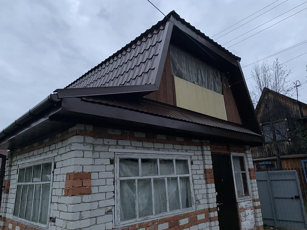 Демонтаж шиферной кровли и установка металлочерепицы