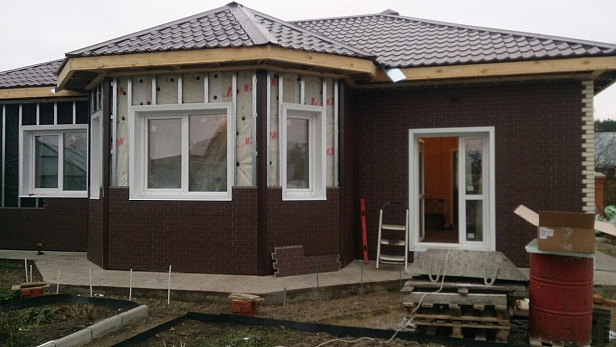 Облицовка  дома из газоблоков фасадными панелями