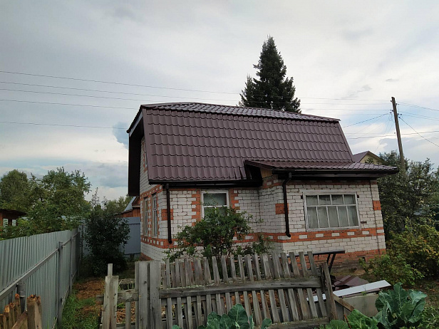 Демонтаж шиферной кровли и установка металлочерепицы